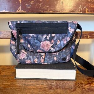 Lululemon Festival Bag II *5L Pink Purple Frosted Rose Multi / Black
